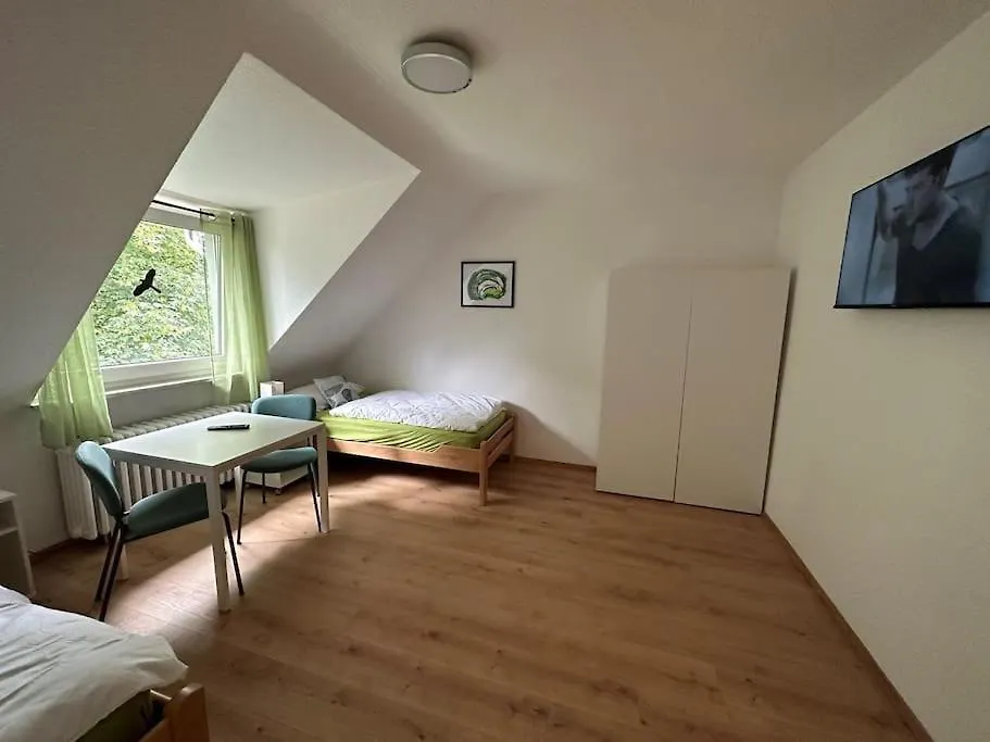6-Personen Wohnung In Direkter Naehe Von Messe Und Flughafen Cologne Apartment