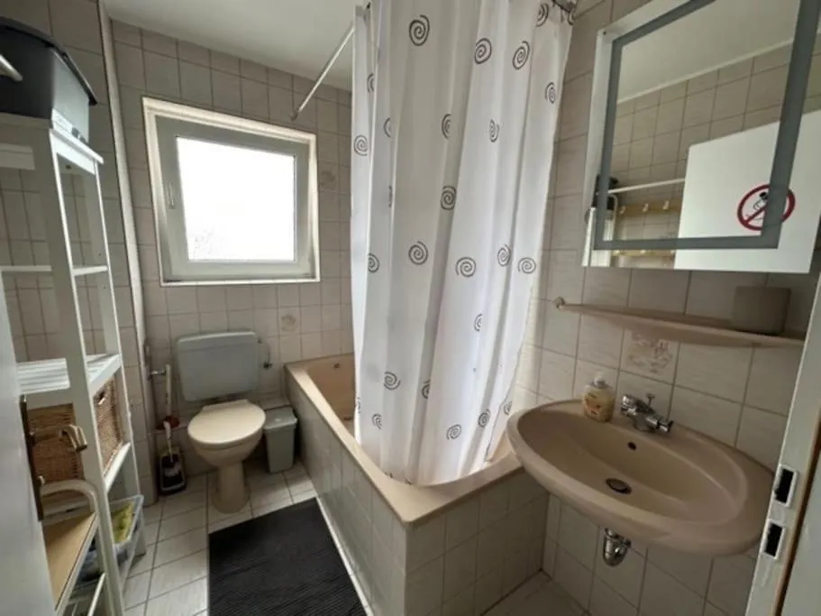 6-Personen Wohnung In Direkter Naehe Von Messe Und Flughafen Cologne Apartment